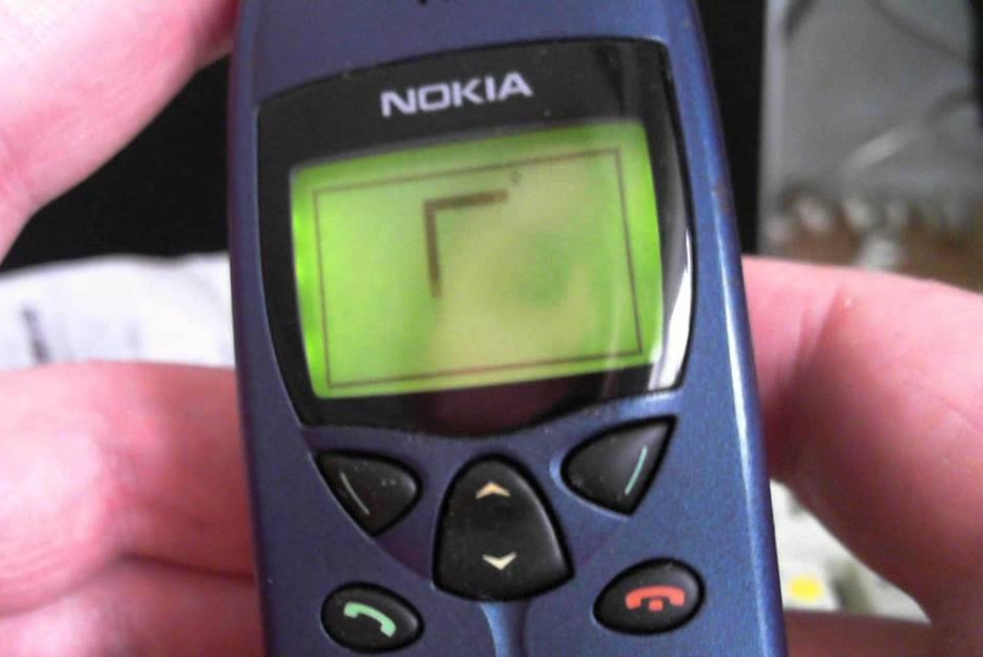 O Mundo das Capas - Reclama do Sinal da internet estar fraca ou da memória  do seu celular, por nunca teve um Nokia 2280, esse era top há e ele tinha  lanterna